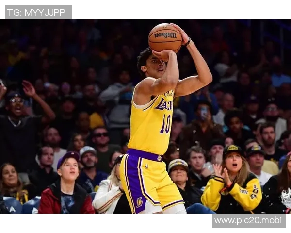 数据还行但效果不理想！克里斯蒂11中6拿到17分3板3助 正负值-23